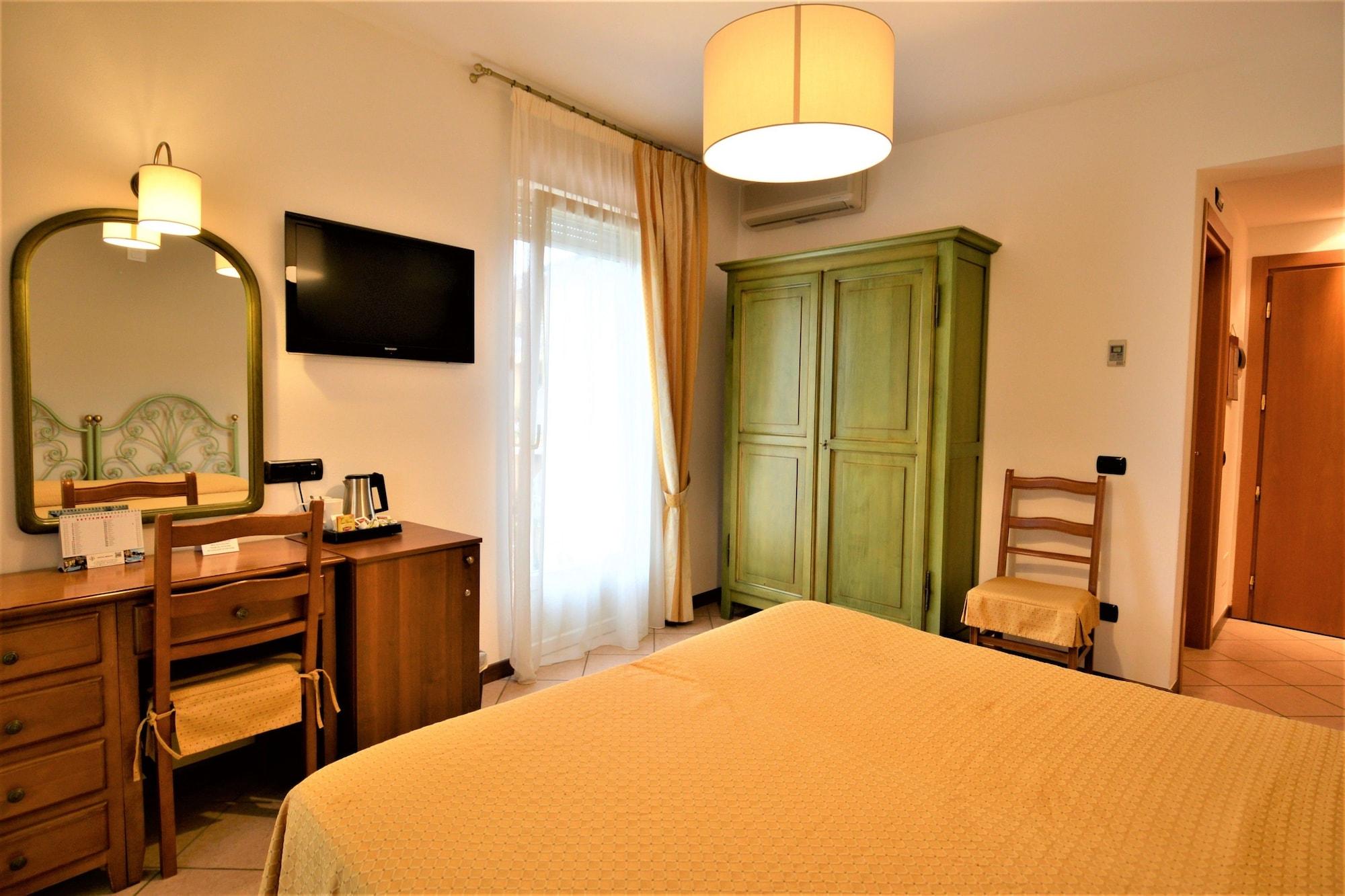 Hotel Bisesti ***S Garda  Exterior foto