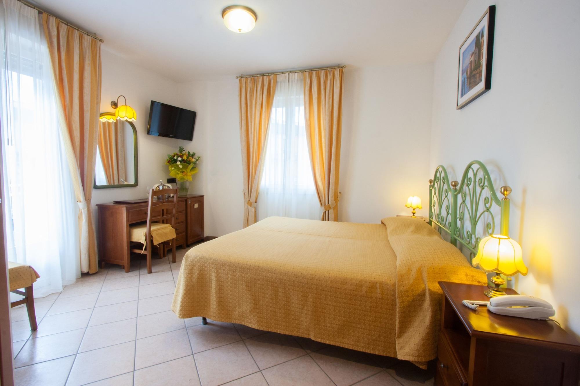 Hotel Bisesti ***S Garda  Exterior foto